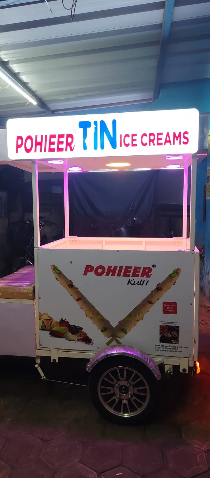 Pohieer Tin Ice Creams cart, night delivery
